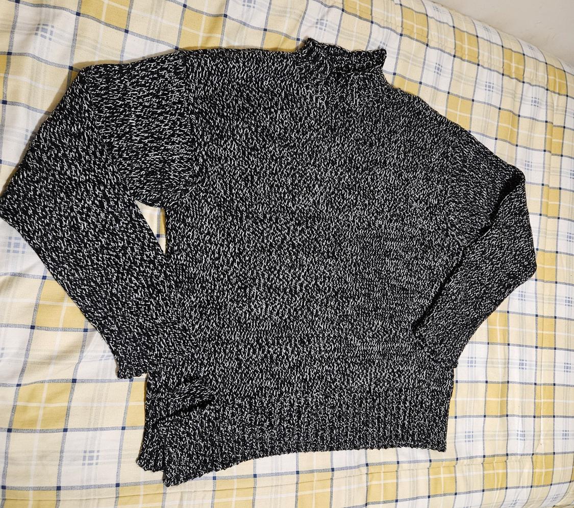 TWISTED YARN KNIT SWEATER WITH VENT AT THE HEM