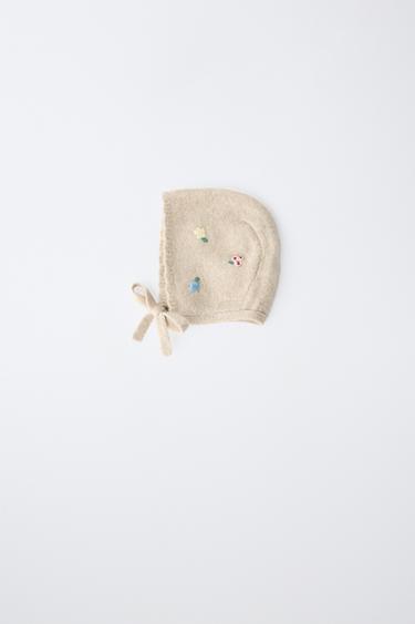 KNIT BONNET WITH FLORAL EMBROIDERY - Light beige by Zara