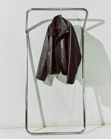 КОЖАНЫЙ БОМБЕР — ШОКОЛАДНЫЙ от Zara