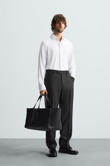 قميص مرن هيكلي - أبيض الخاص بـ Zara