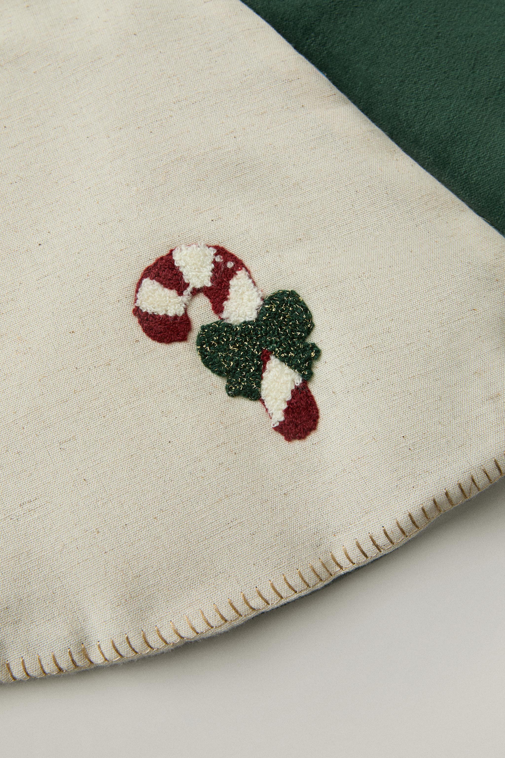 CHRISTMAS CANDY CANE TREE SKIRT