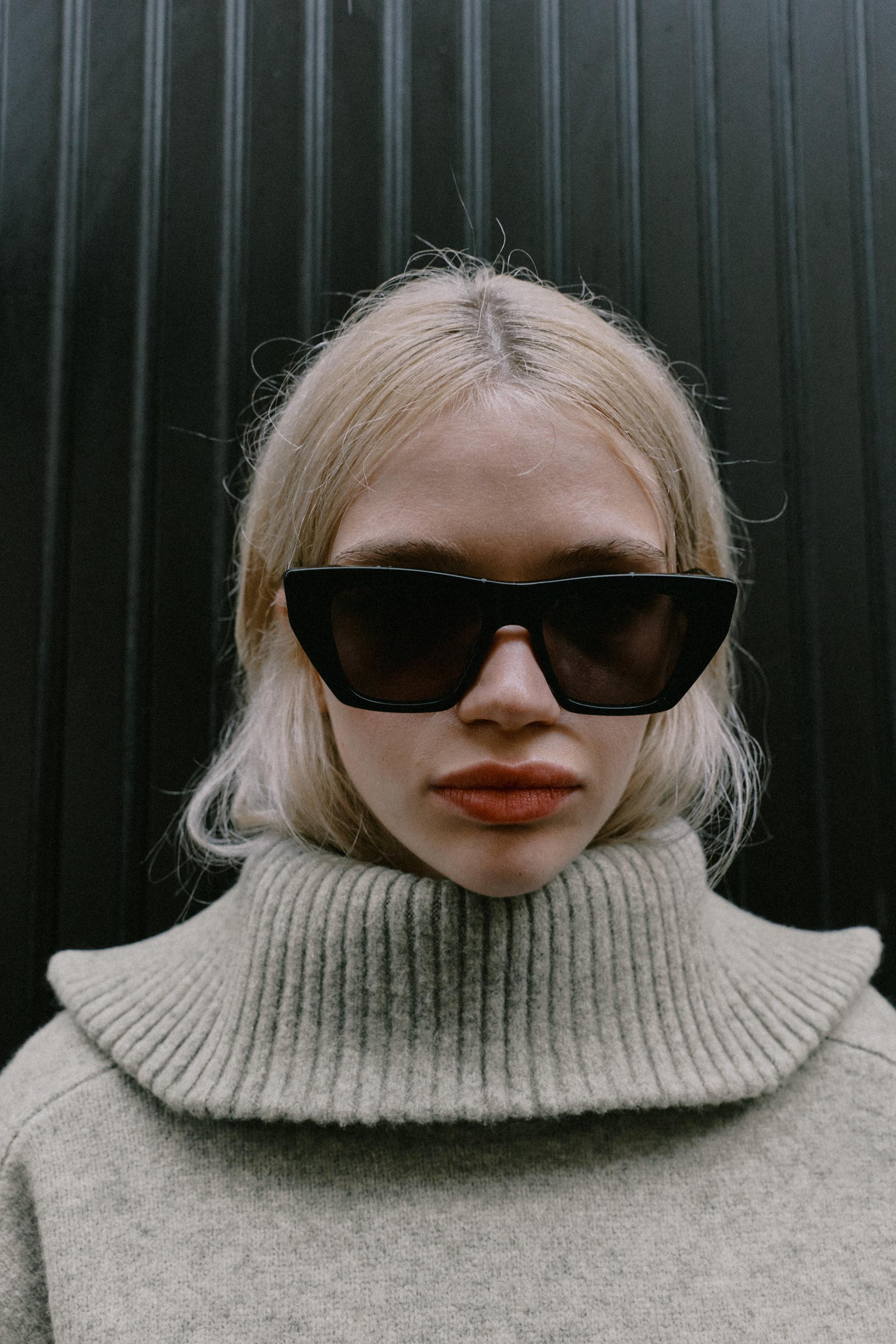 LAPEL COLLAR KNIT SWEATER