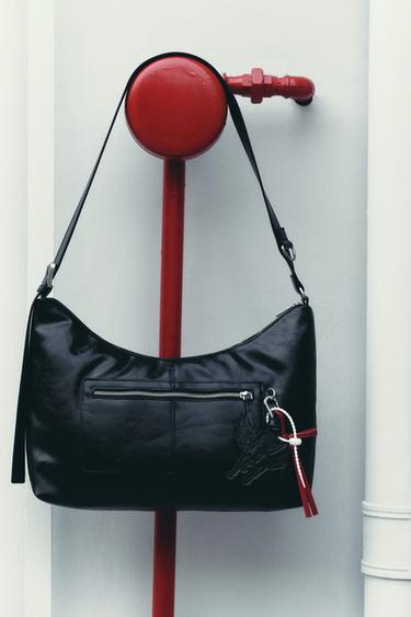 Zara 吊飾斜背包 - 黑色