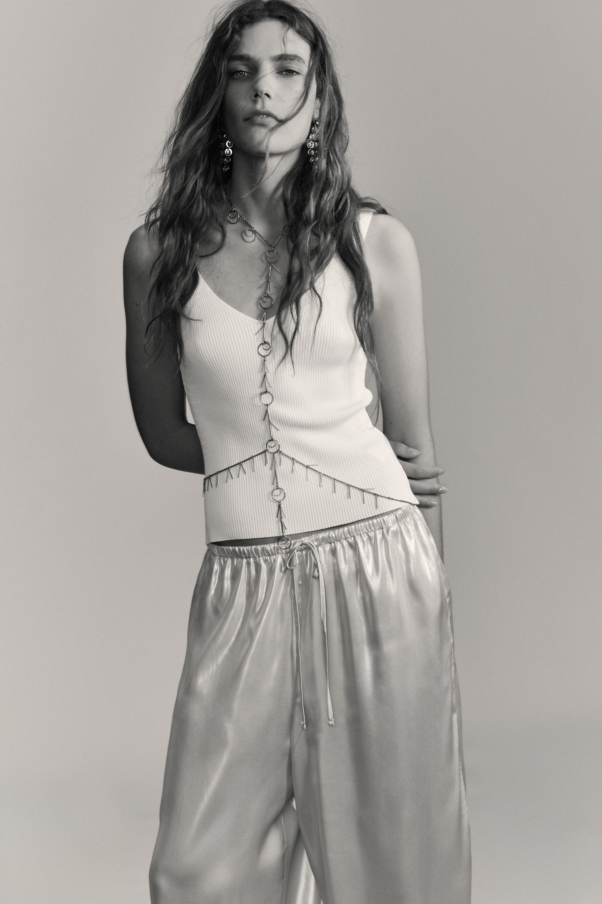 ZARA ホワイトレディースニットS ZARA - ZARA ショート丈ニット WHT Sの通販 by Chamin.shop