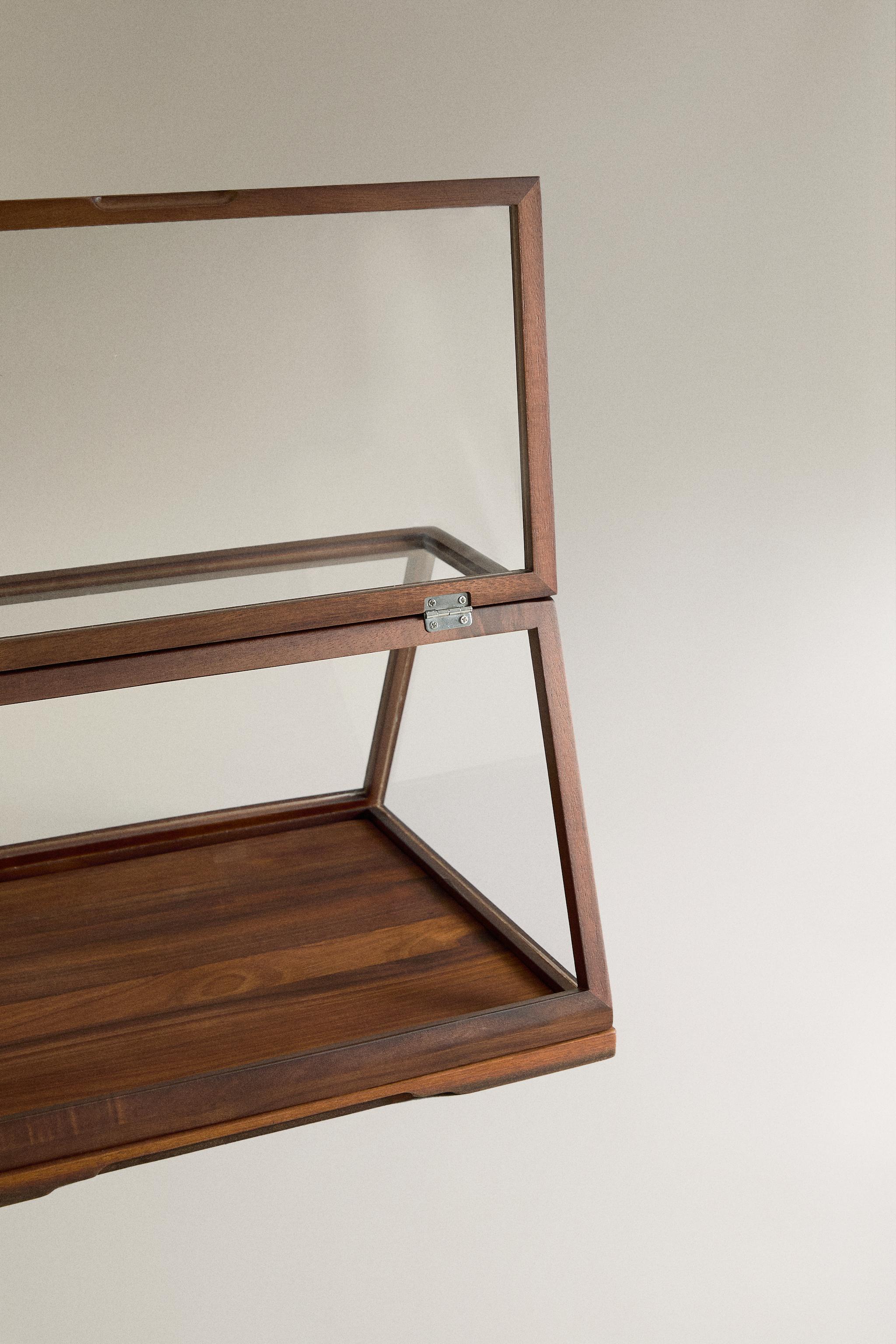 WOOD DISPLAY STAND — Transparent