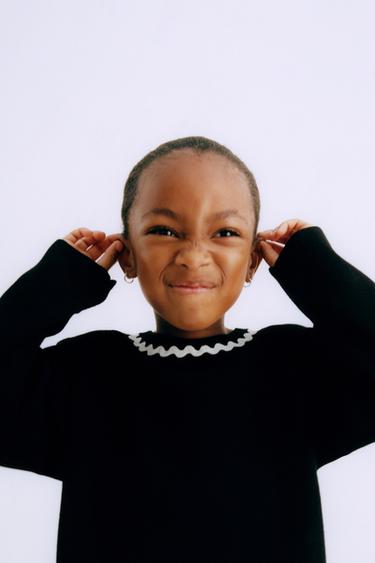 سترة محاكة أوندولينا - أسود الخاص بـ Zara