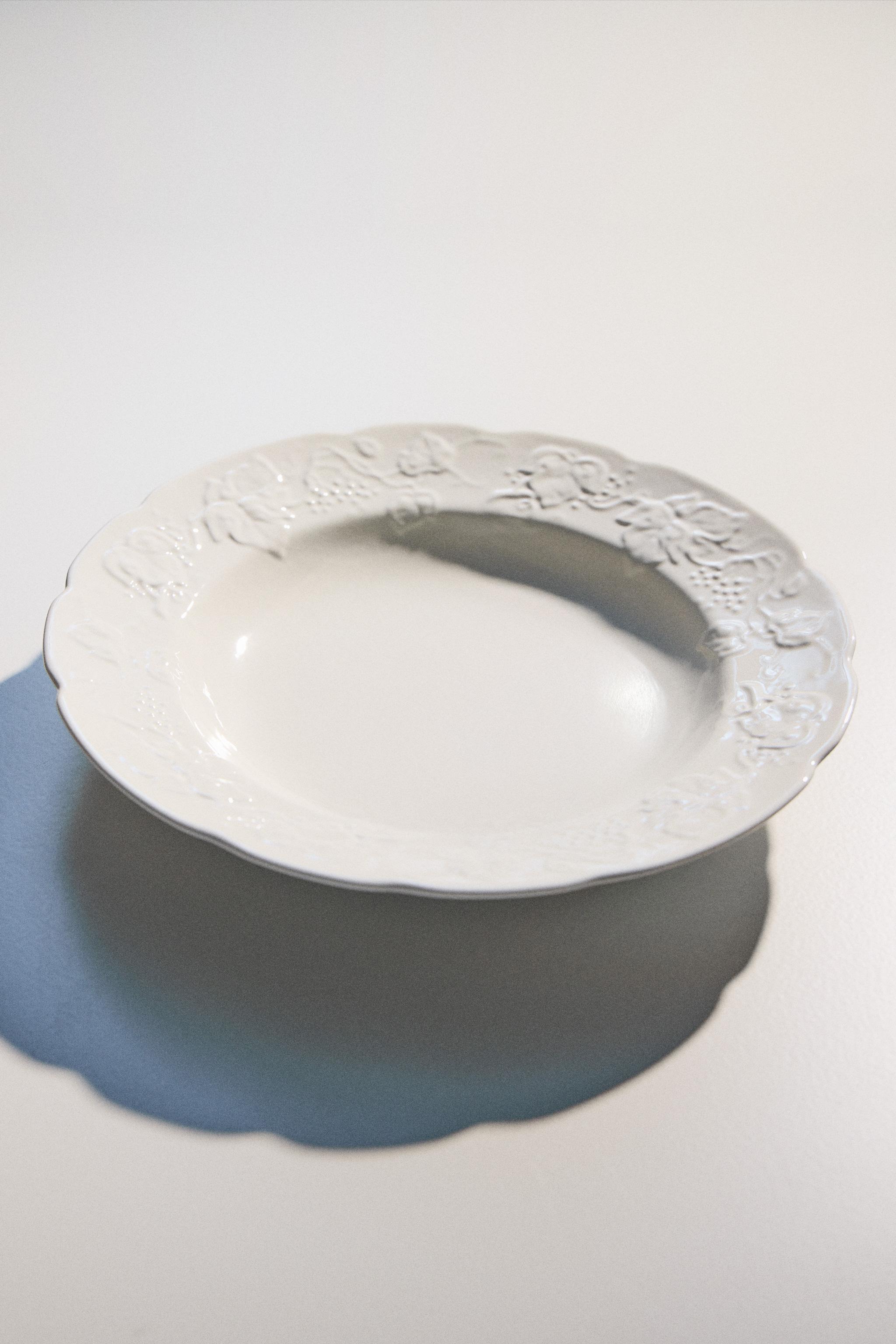 GRAPE RELIEF PORCELAIN SOUP PLATE