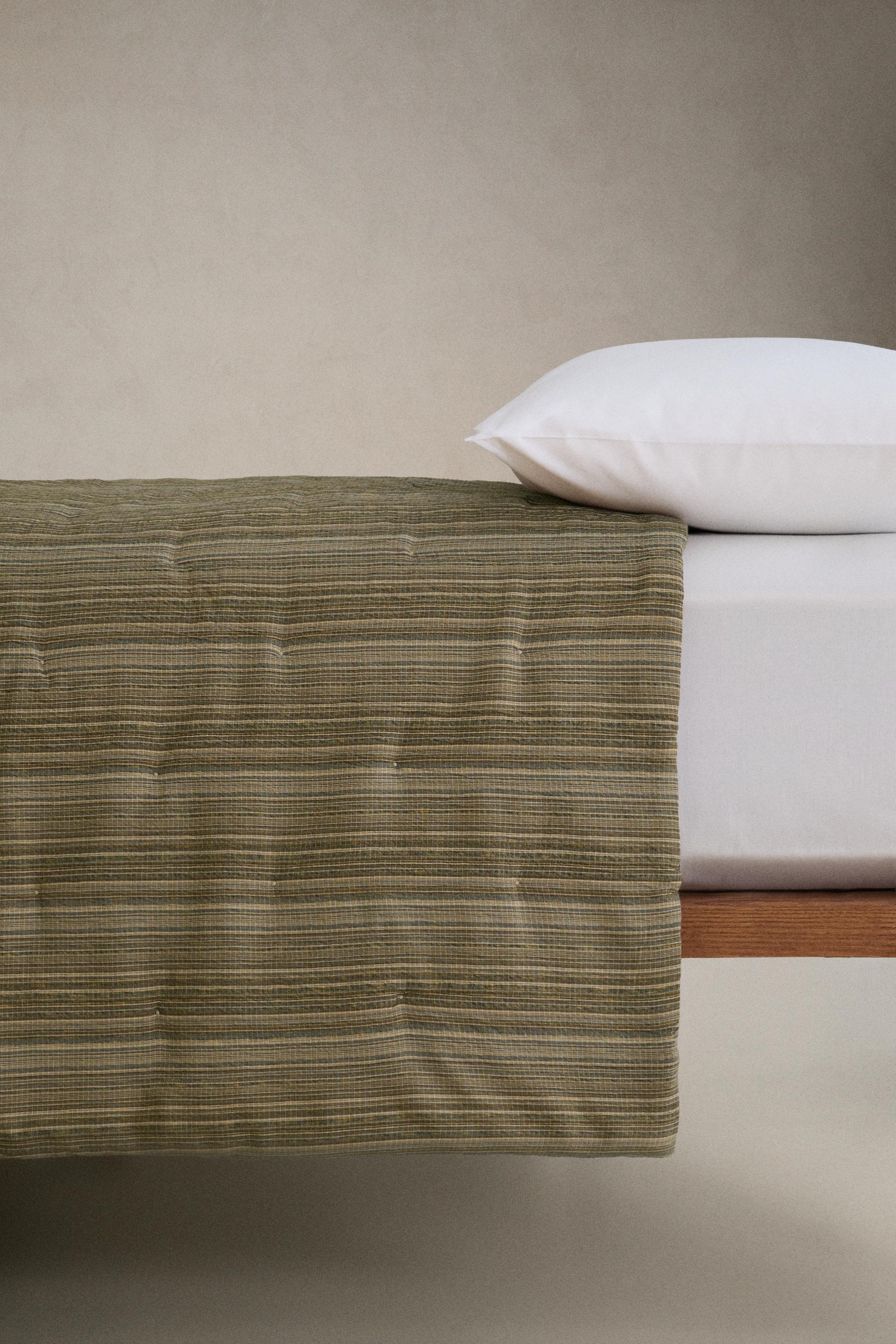 STRIPED QUILT