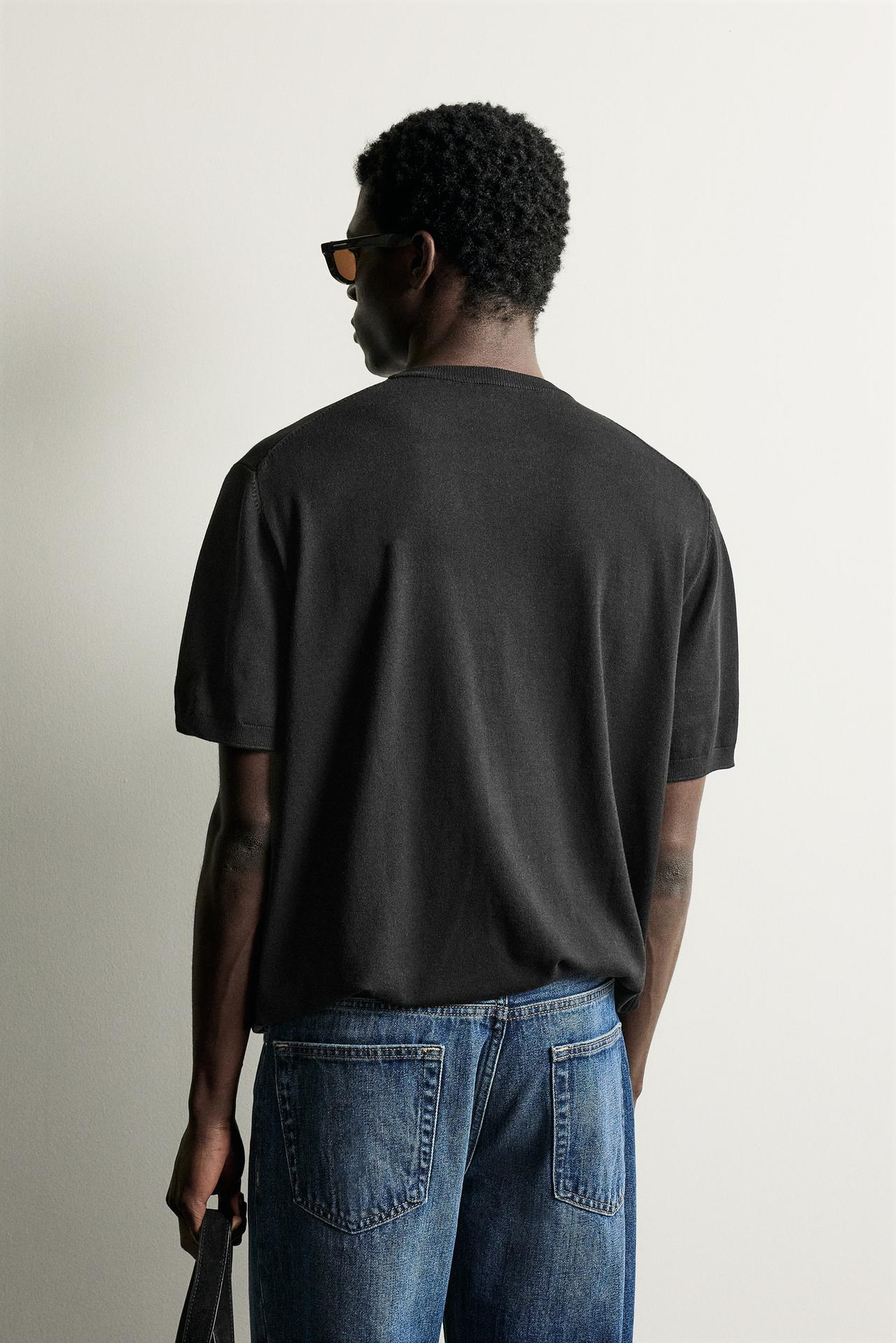 BASIC REGULAR FIT KNIT T-SHIRT — Black
