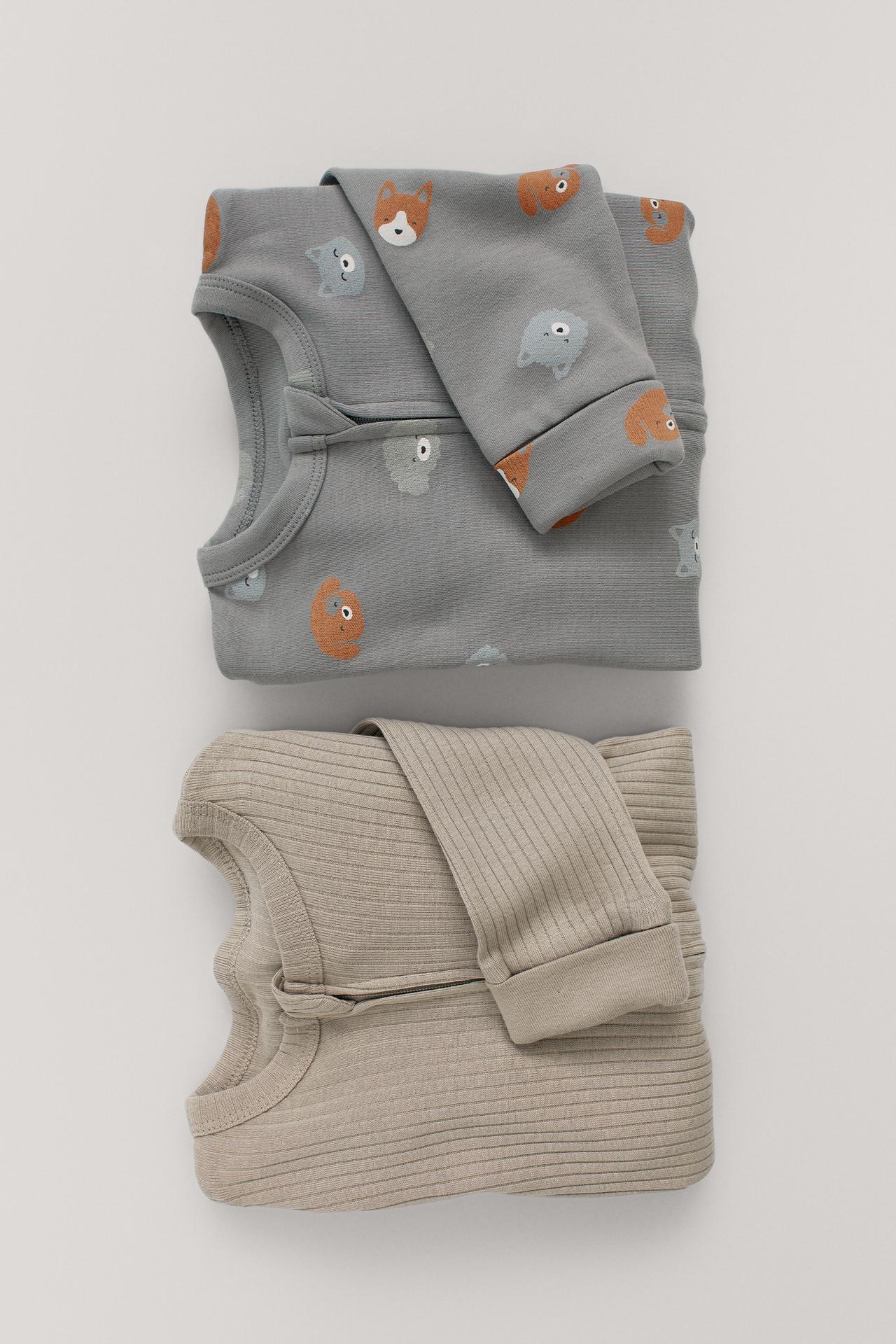 2-PACK OF ANIMAL CONVERTIBLE FOOTED SLEEPSUITS — Grey / Tan