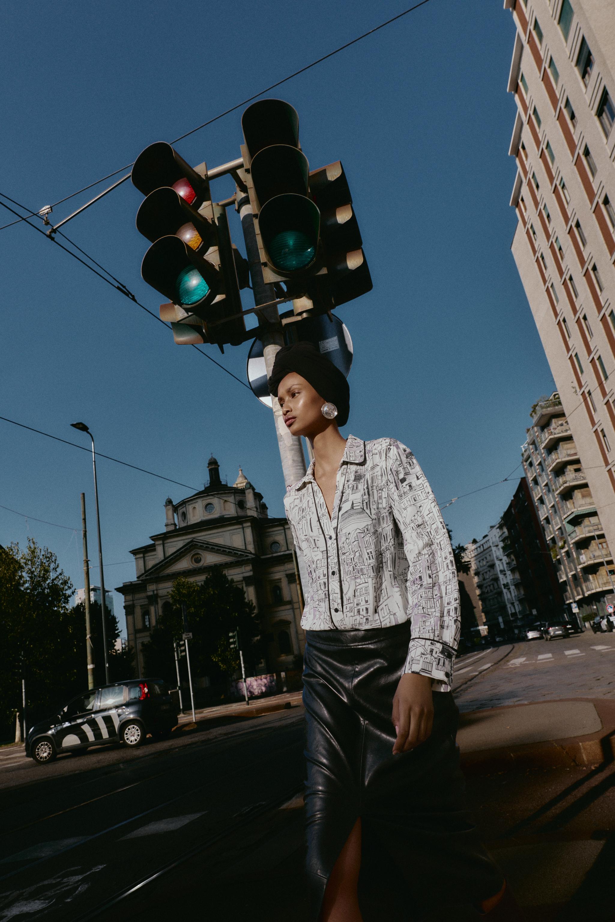 ウェア ktru プリント柄トリムブラウス - エクリュ/ブラック | ZARA Japan / 日本