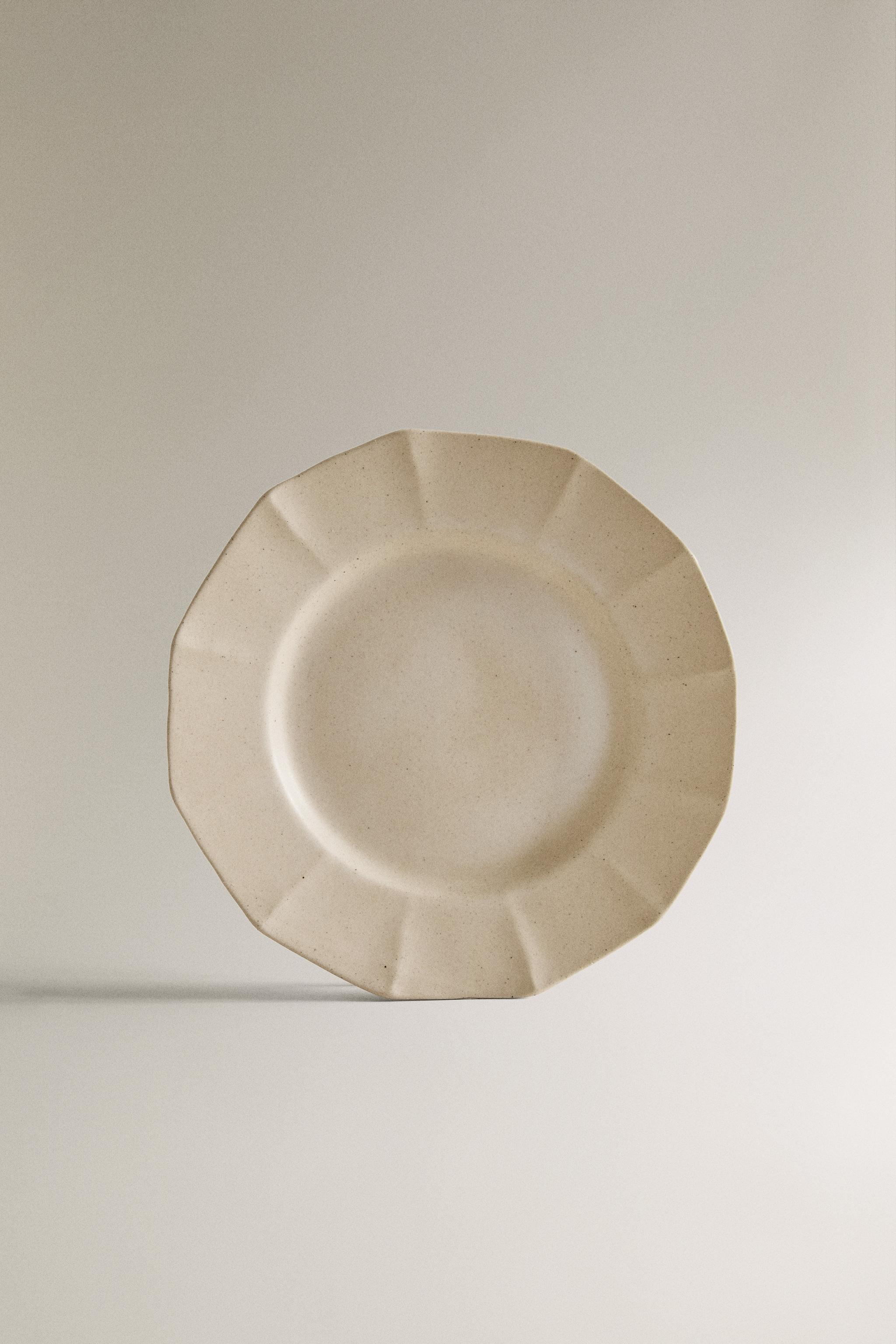 ASSIETTE À DESSERT GRÈS RELIEF LIGNES CADRE