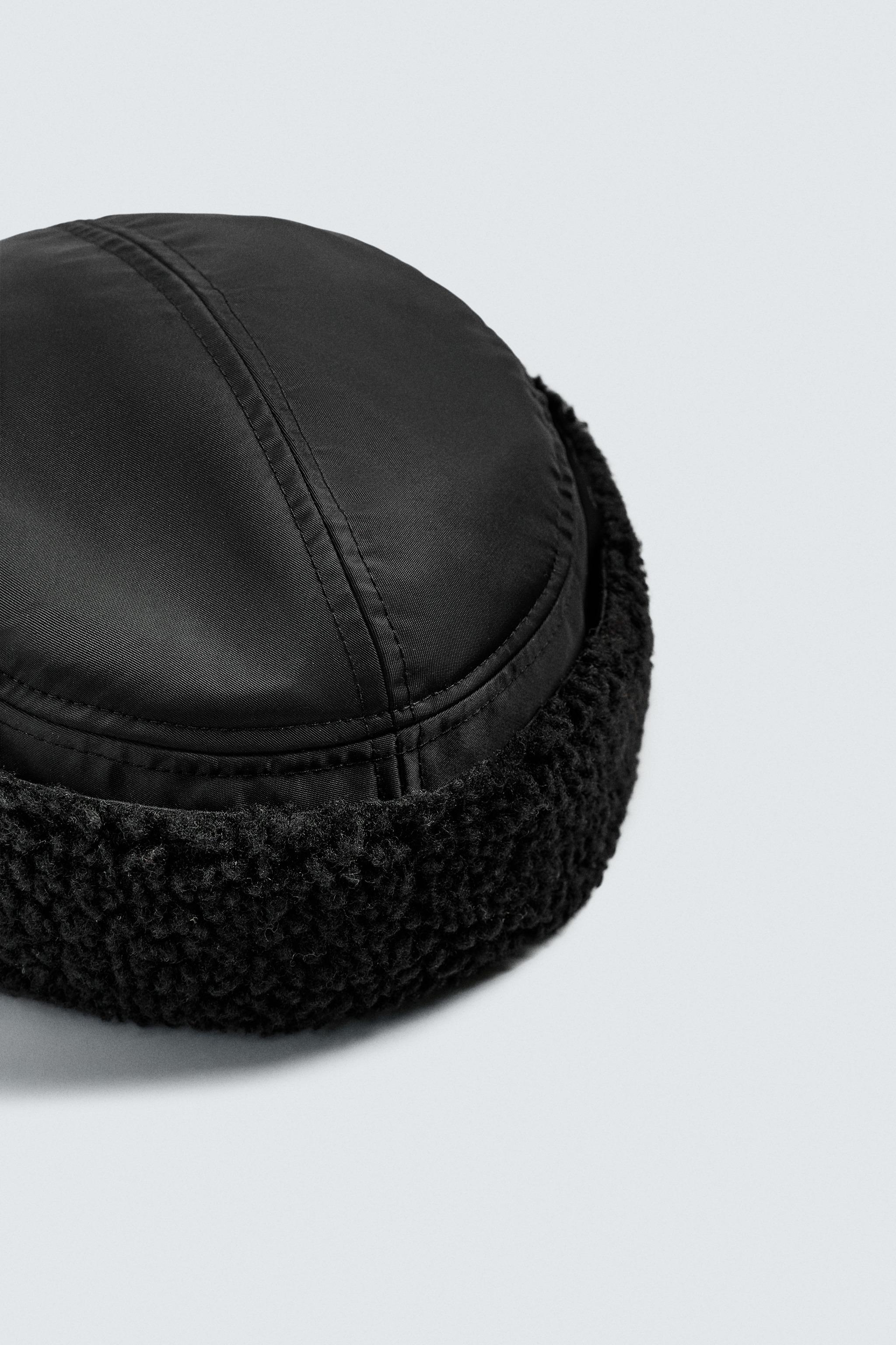 テクニカルイヤーマフフェイクシープスキンキャップ - ブラック | ZARA