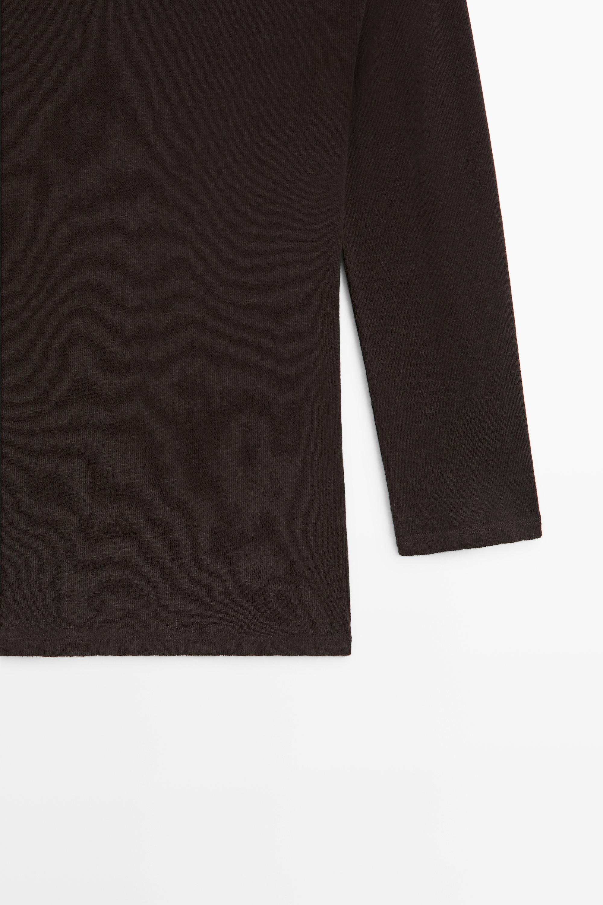 T-shirt col montant et manches longueur coude