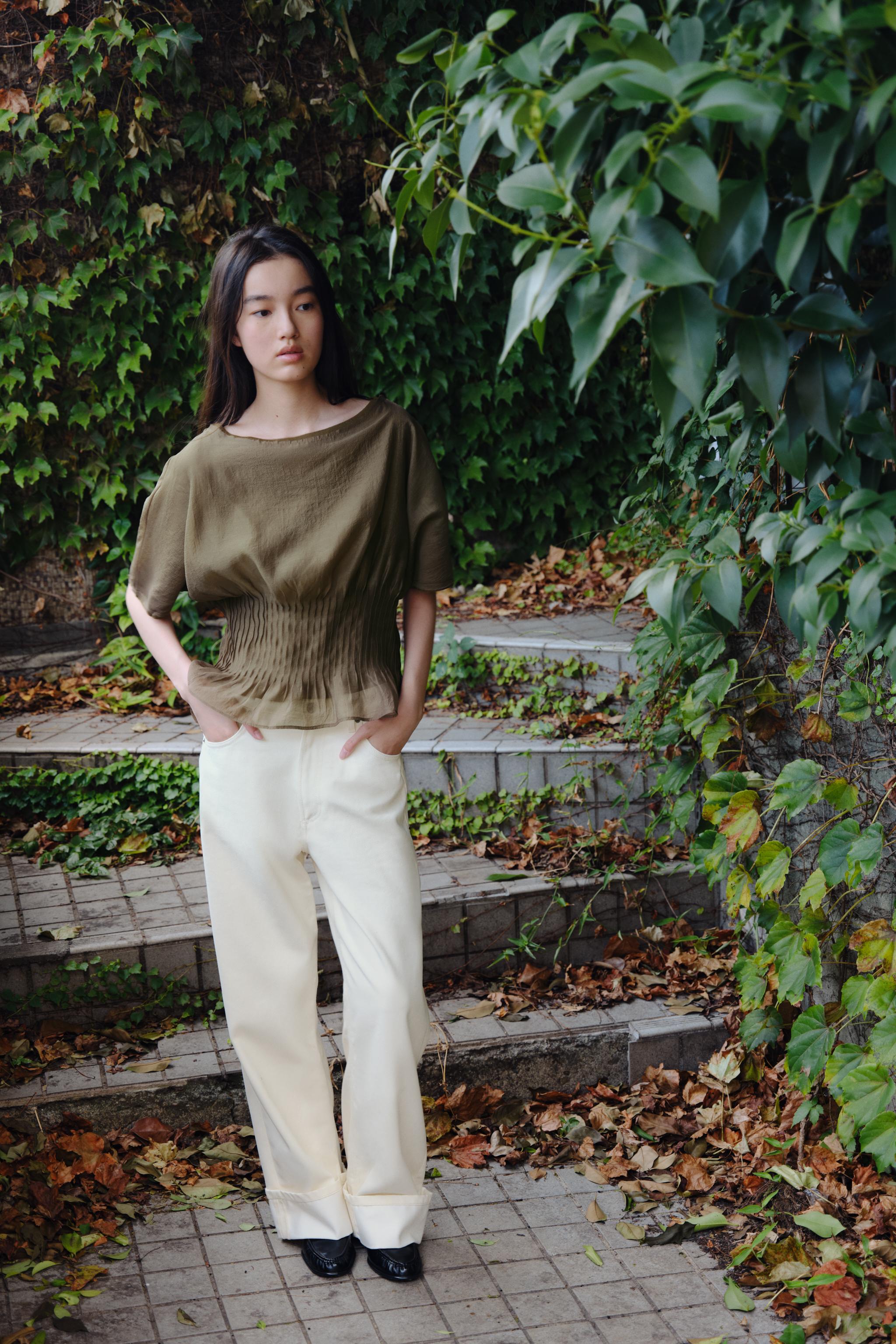 新品タグ付き！ZARA ジュエルニットトップス　水色 半袖 ニット トップス M 新品タグ付き！ZARA ジュエルニットトップス 水色 半袖 ニット