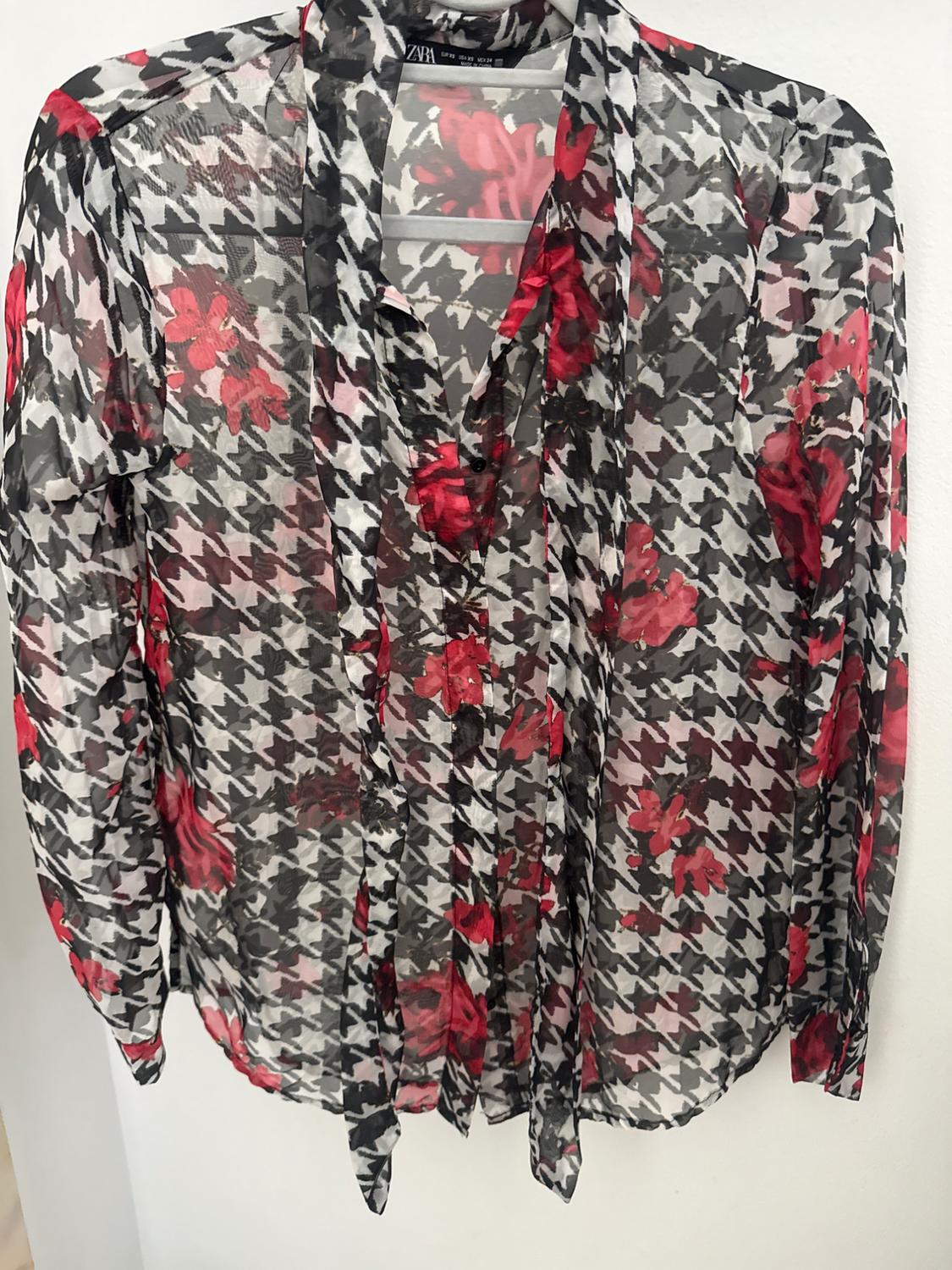 PRINTED SHIRT WITH TIED BELT