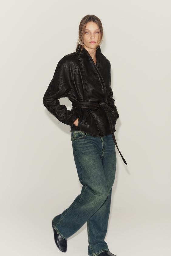 BLOUSON EN MATIÈRE SYNTHÉTIQUE AVEC CEINTURE ZW COLLECTION - Marron foncé de Zara - Image 2