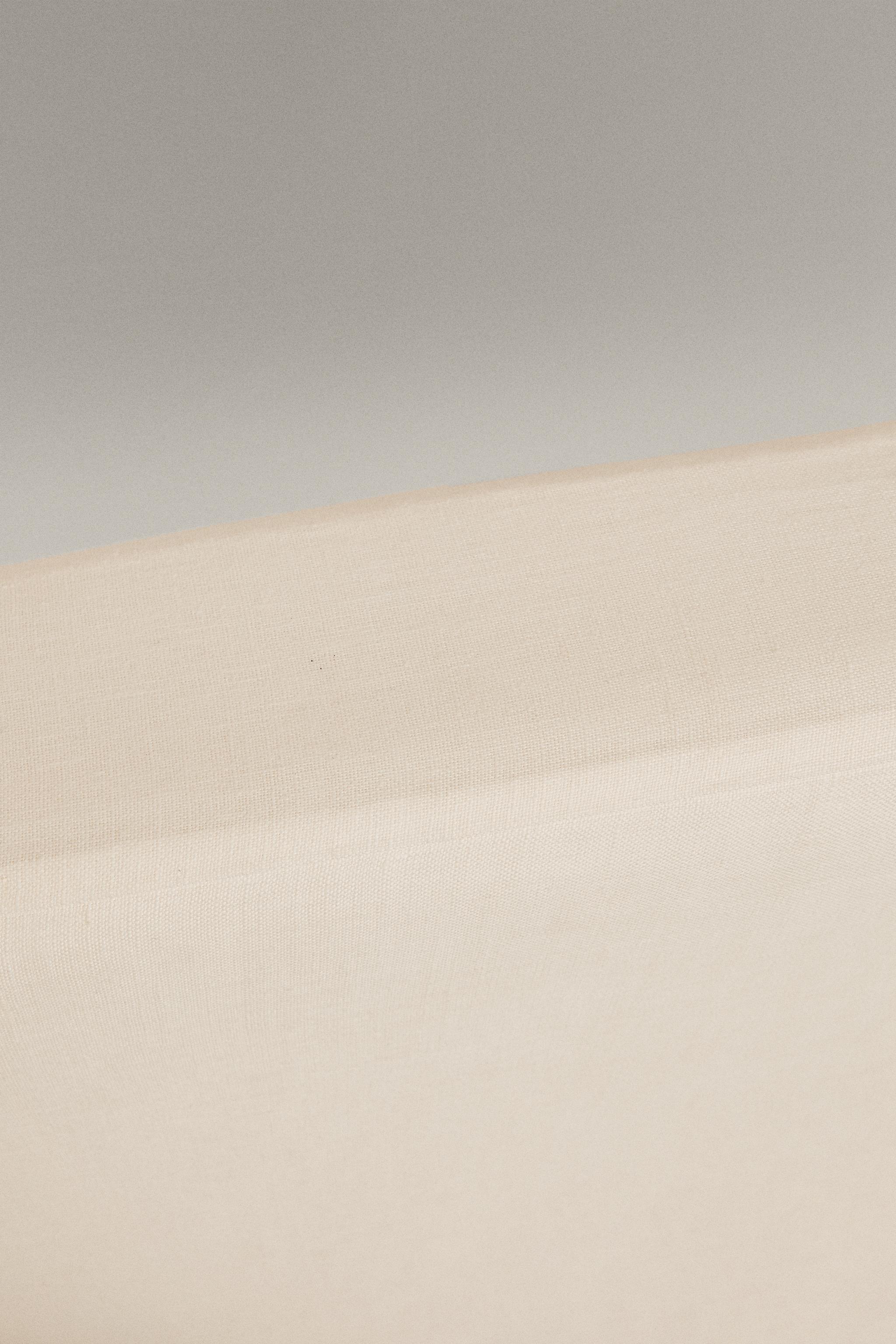 ROUNDED HEADBOARD WITH LINEN AND COTTON COVER
