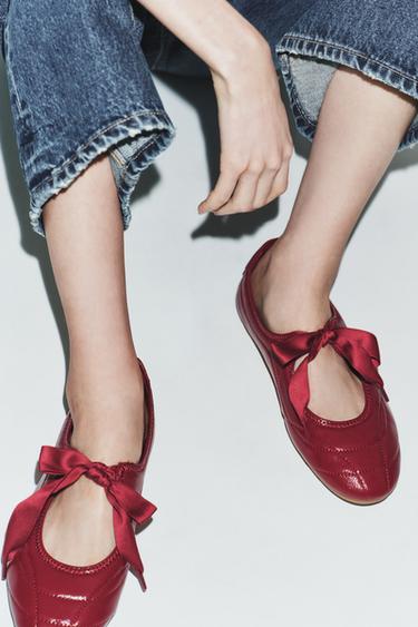 BALLERINES SPORTIVES À NŒUD - Rouge de Zara - Image 2