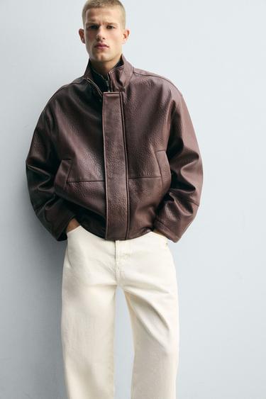 BLOUSON EN MATIÈRE SYNTHÈTIQUE TEXTURÉE - Bordeaux de Zara - Image 4