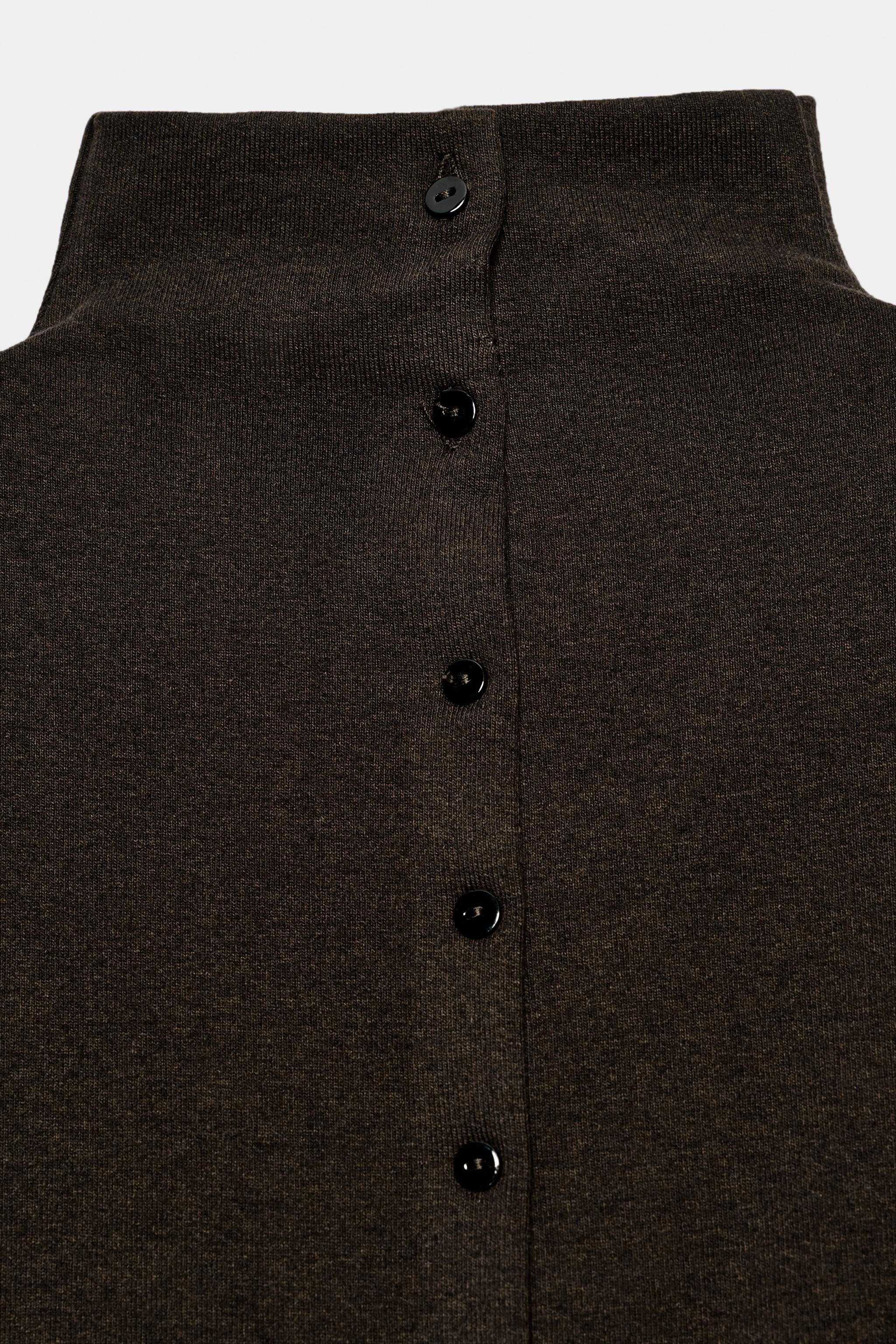 Женские футболки Zara BUTTONED STAND-UP COLLAR T-SHIRT — фото 7