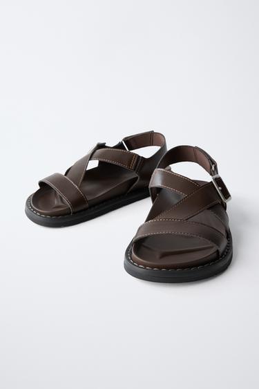 SANDALE MIT SCHNALLE - Braun von Zara
