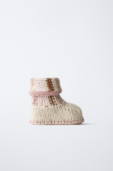 KNITTED BOOTIES - Pink by Zara