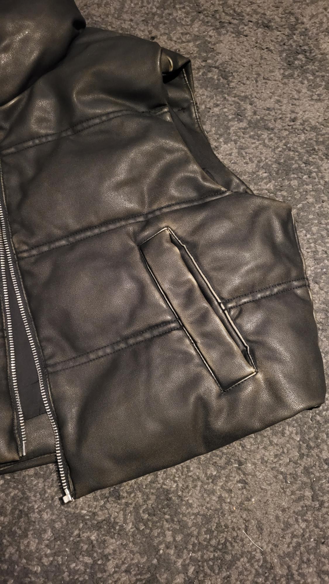 LEATHER EFFECT SHORT PUFFER GILET - Image 4