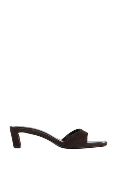 صندل بكعب من الشمواه - بني شوكولا الخاص بـ Zara