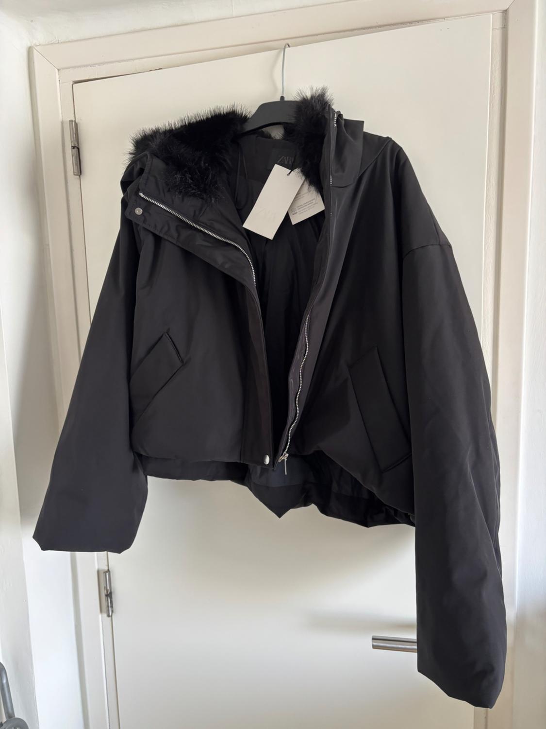 WATER-REPELLENT WINDPROOF QUILTED JACKET WITH FAUX FUR HOOD - Image 2