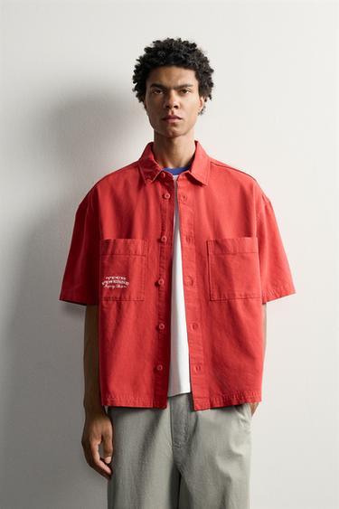 RELAXED FIT CONTRAST TEXT SHIRT - Red by Zara