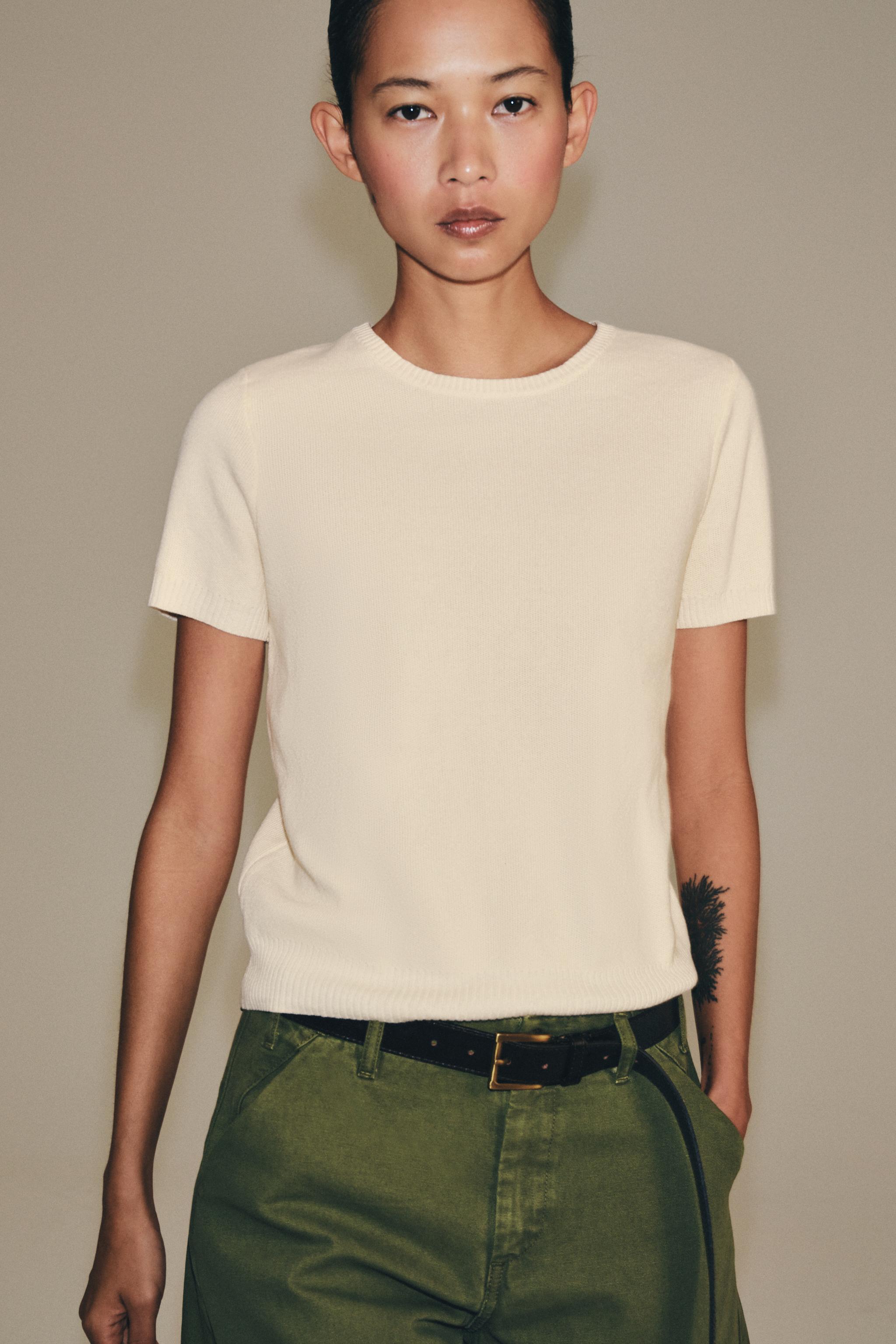 SHORT-SLEEVE KNIT TOP