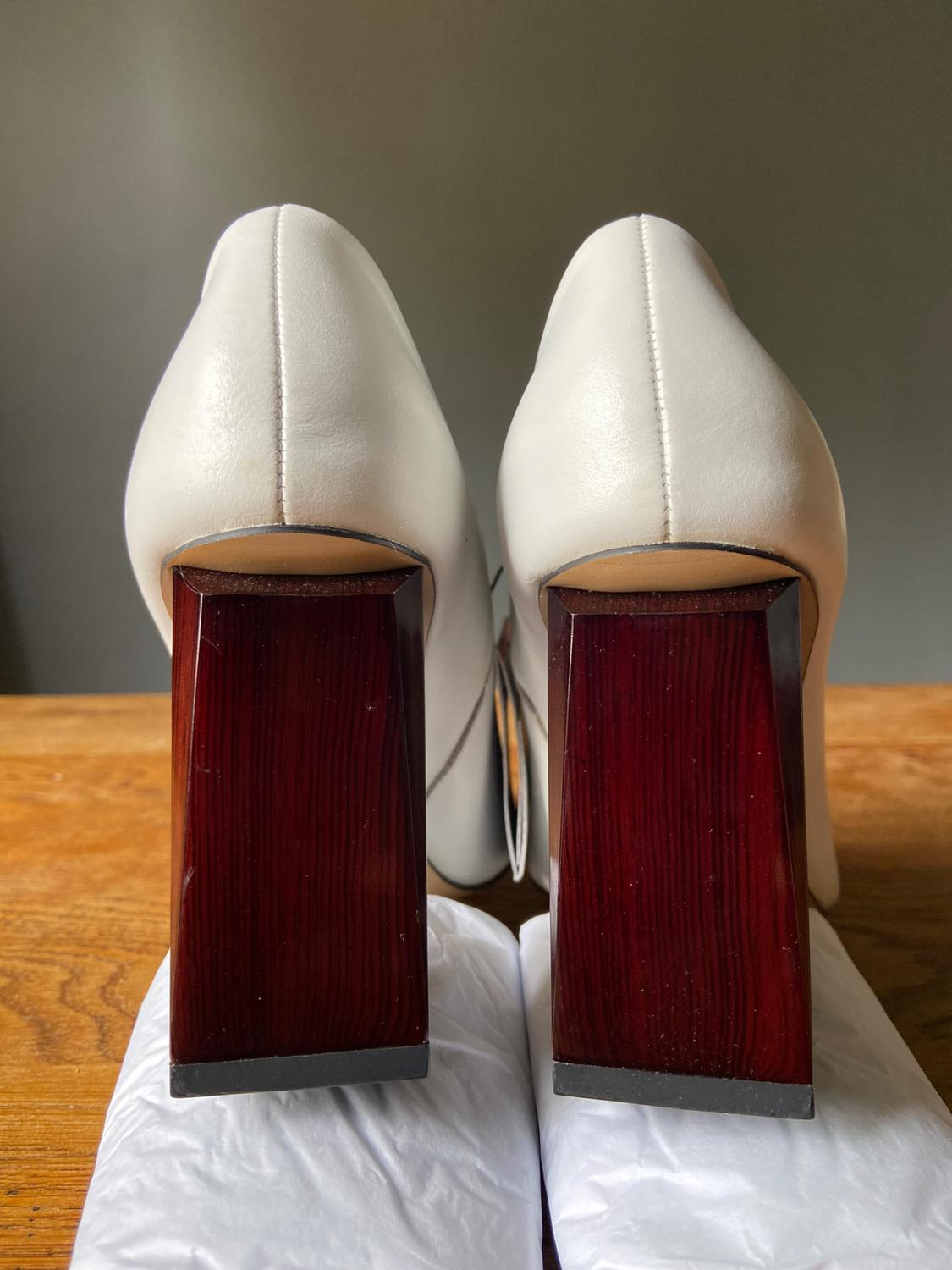 WHITE LEATHER HEEL SHOE - Image 2