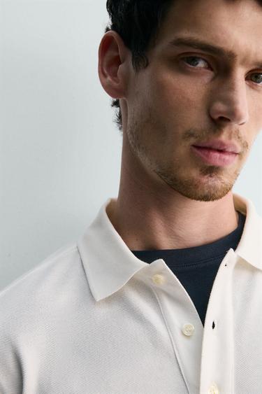 POLO PIQUÉ REGULAR FIT AVEC POCHE - Blanc cassé de Zara - Image 5