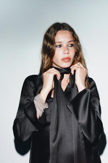 ROBE SATINÉE FOULARD - Noir de Zara - Image 2