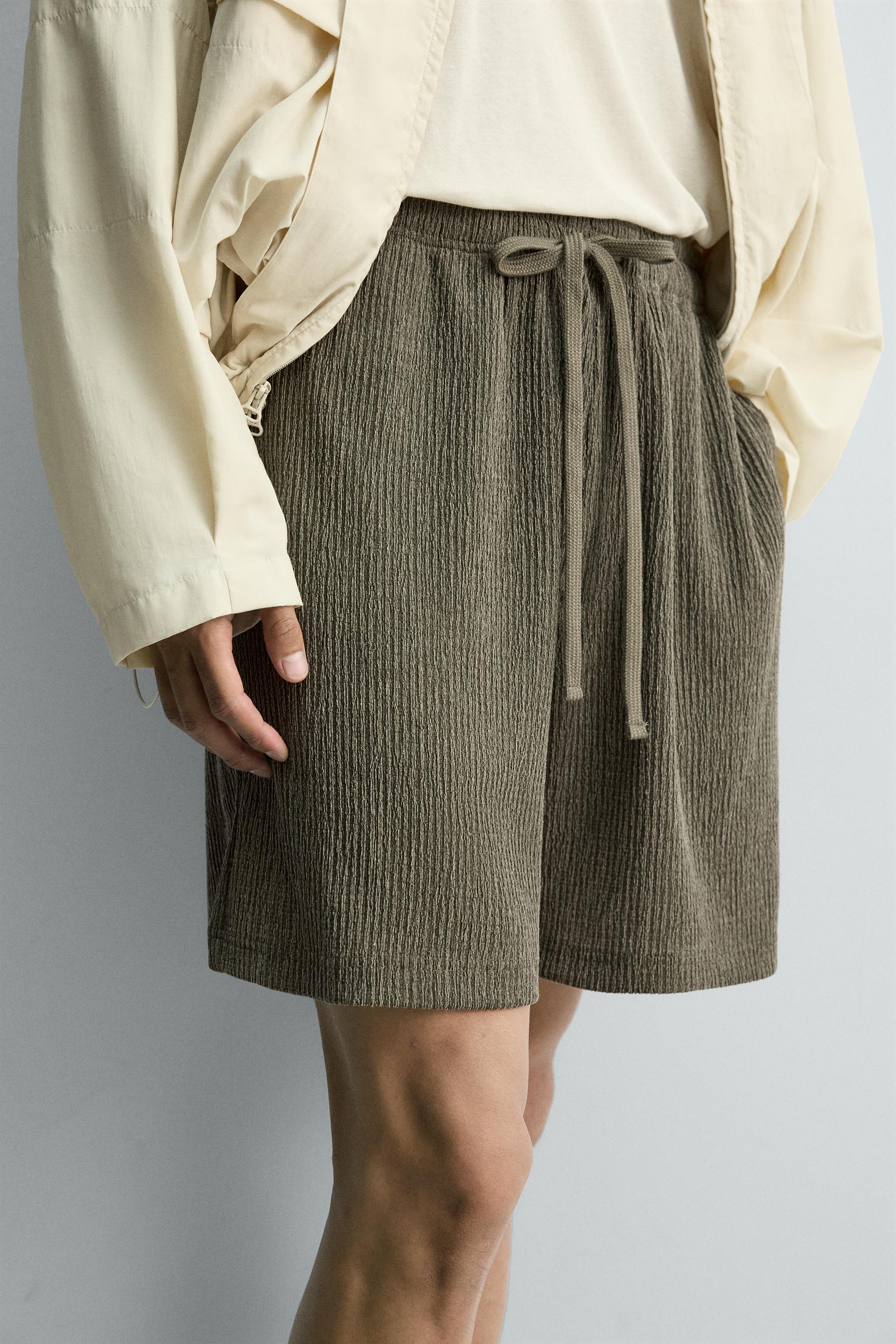 TEXTURED RELAXED FIT SHORTS