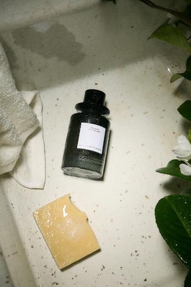 عطر BALADE DE FIGUIER سعة 100 مل (3.4 أونصة سائلة). - TINTED LEATHER الخاص بـ Zara