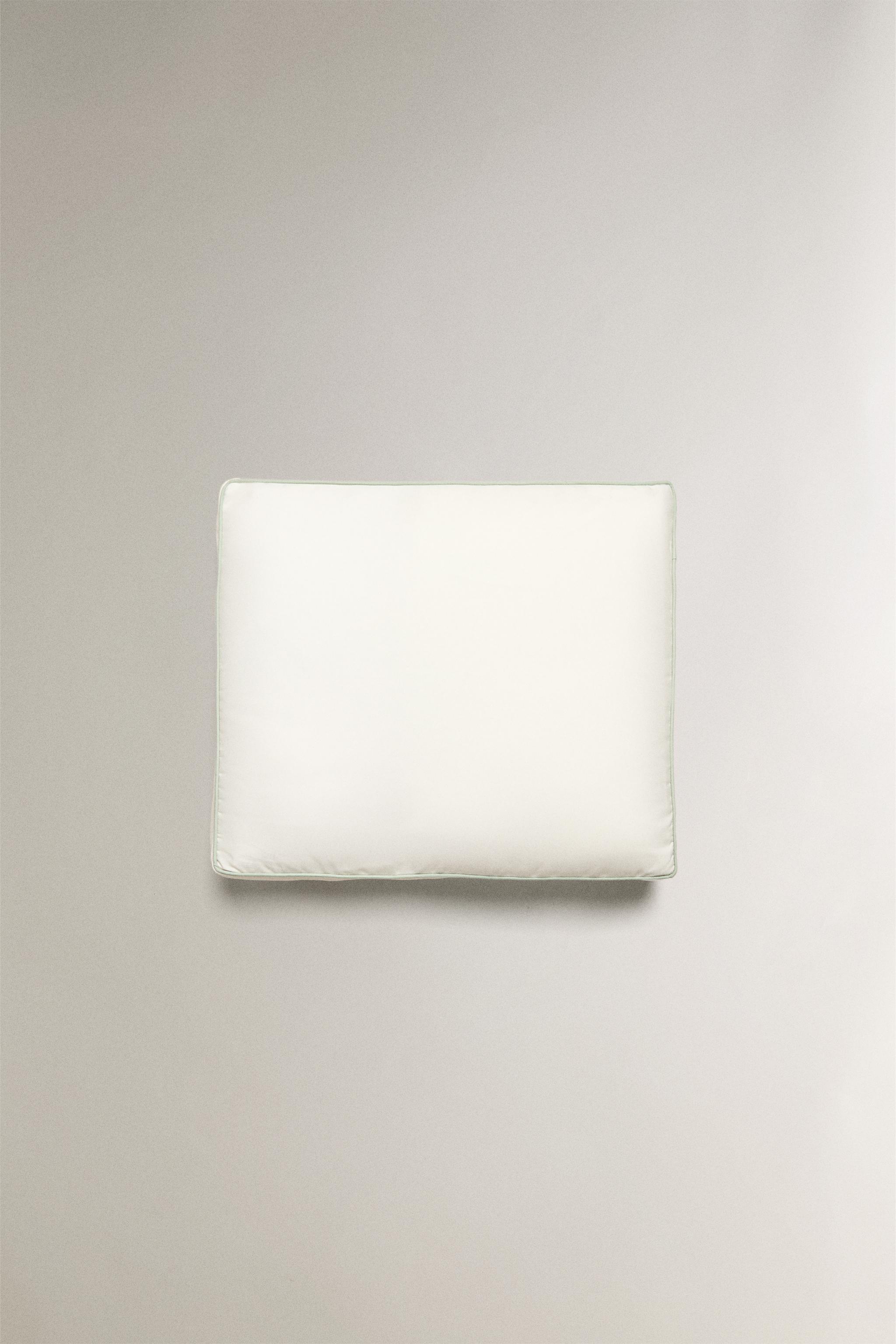 OUTDOOR CHAIR CUSHION WITH PIPING