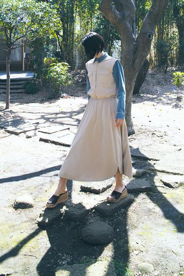 ラウンドヘムミディ丈スカートミディアムキャメル0Zaraのラウンドヘムミディ丈スカート - ミディアムキャメル - 画像 0