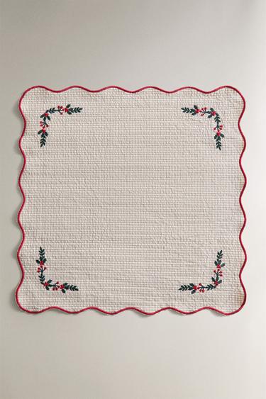 PACK OF SCALLOPED COTTON CHRISTMAS NAPKINS WITH EMBROIDERY (PACK OF 2) - Red by Zara - Image 1