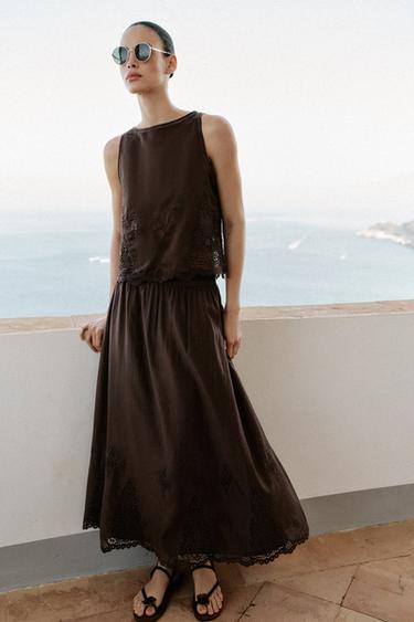 FALDA MIDI VOLUMEN BORDADOS - Marrón de Zara