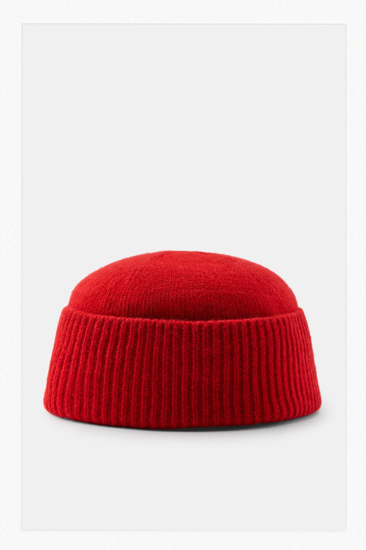 RIBBED KNIT BEANIE — Red