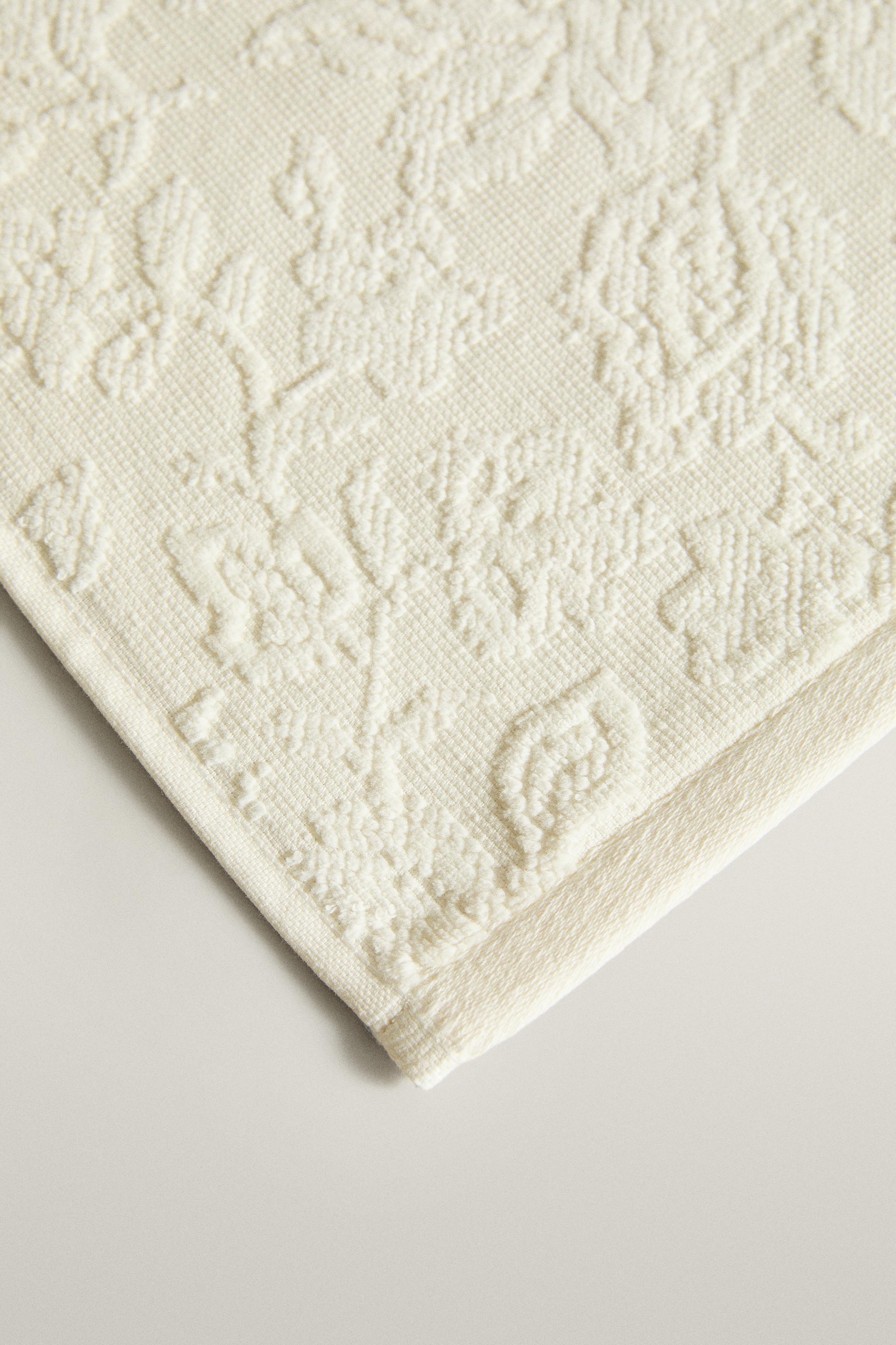 SERVIETTE DE BAIN JACQUARD FLORAL