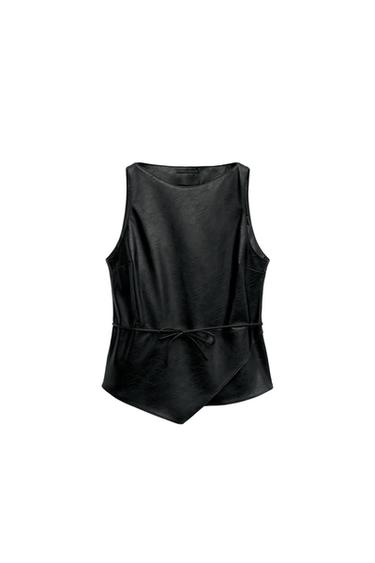 TOP EFECTO PIEL CINTURÓN - Negro de Zara