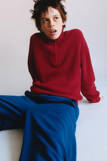 ジップニットセーターレッドZaraのジップニットセーター - レッド