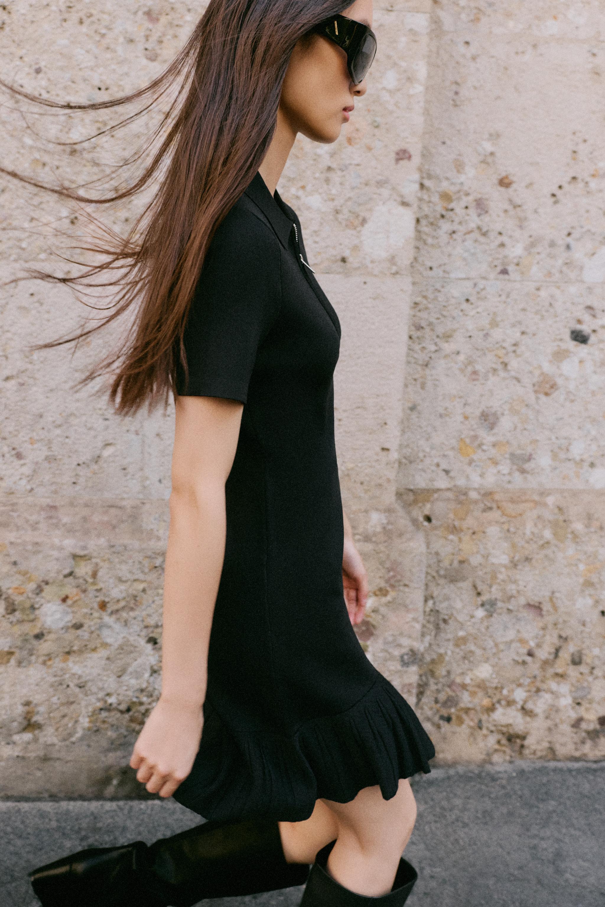 KNIT SHORT PLEATED DRESS