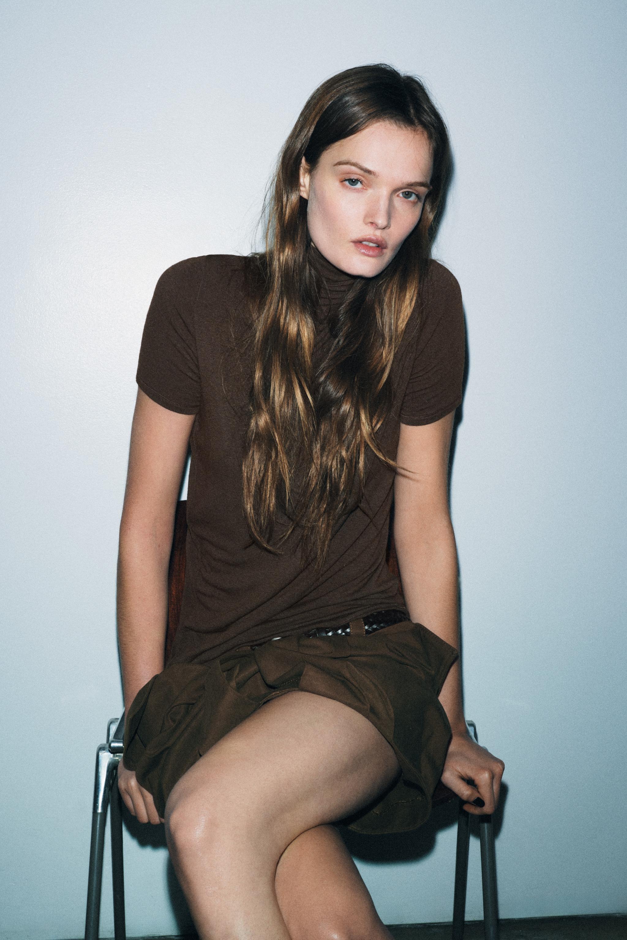 ASYMMETRIC TURTLENECK T-SHIRT