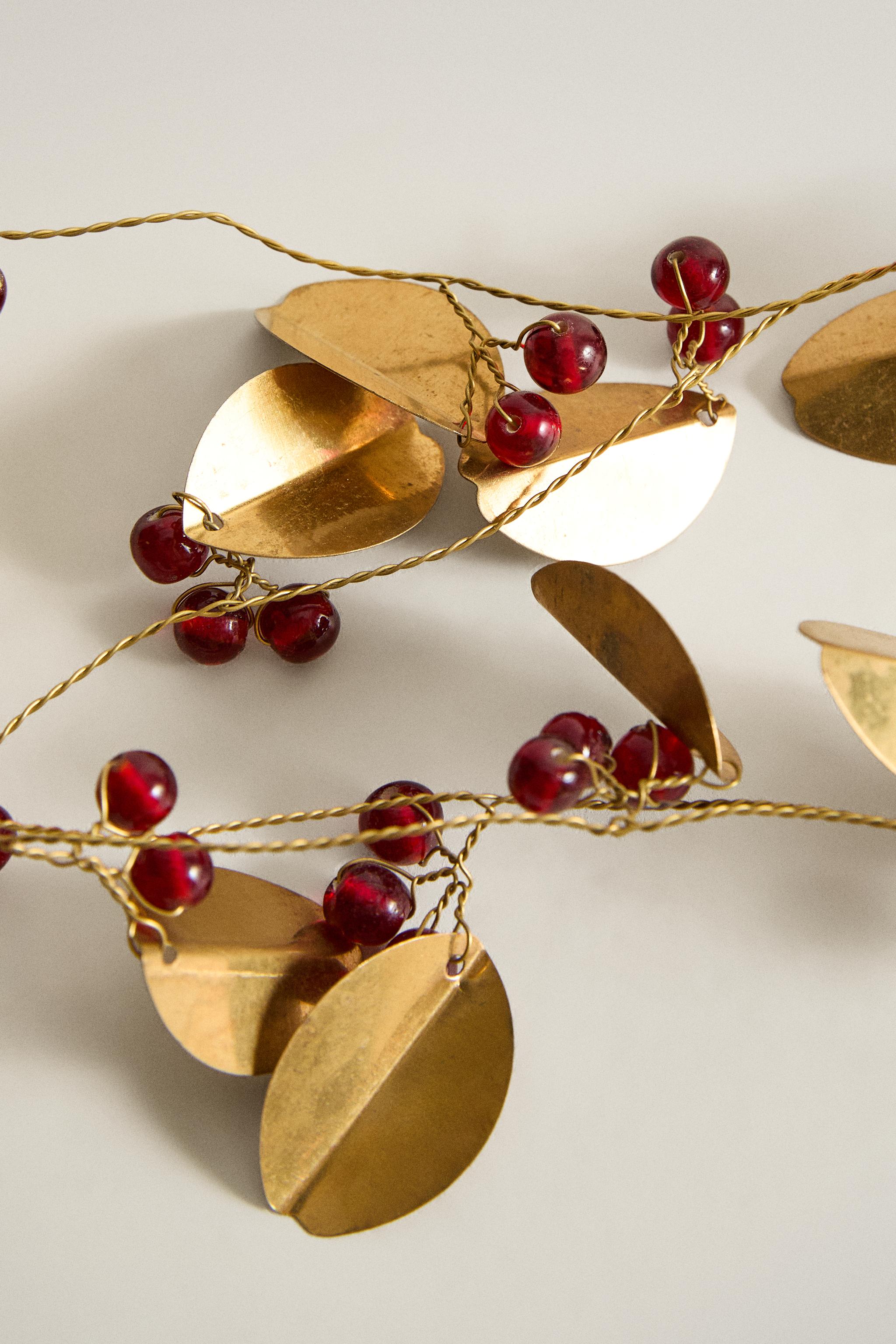 CHRISTMAS LEAF GARLAND - Golden | ZARA United States