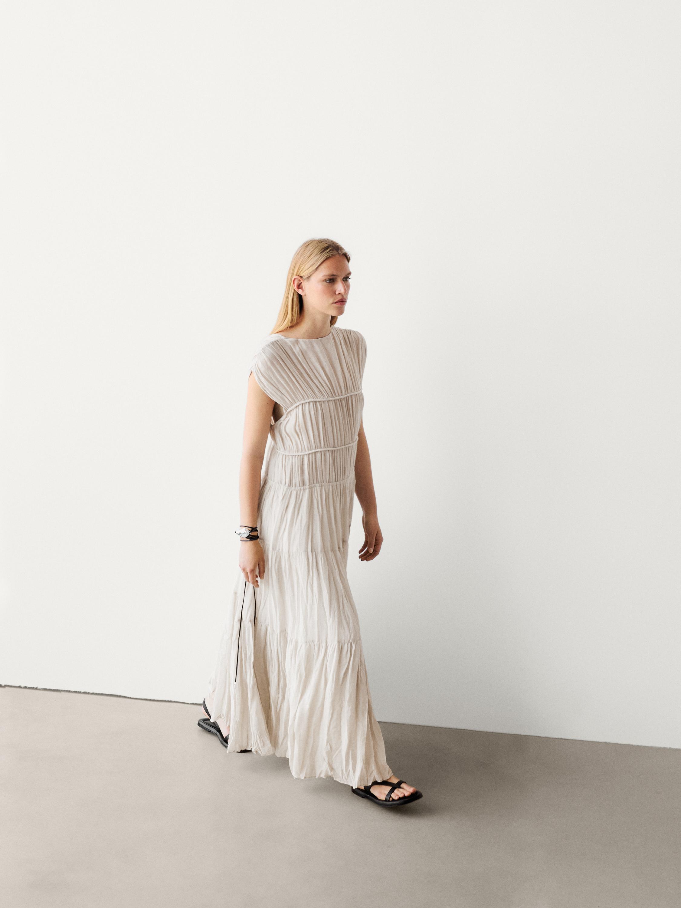 Long pleated dress with ramie and lyocell - Beige | ZARA