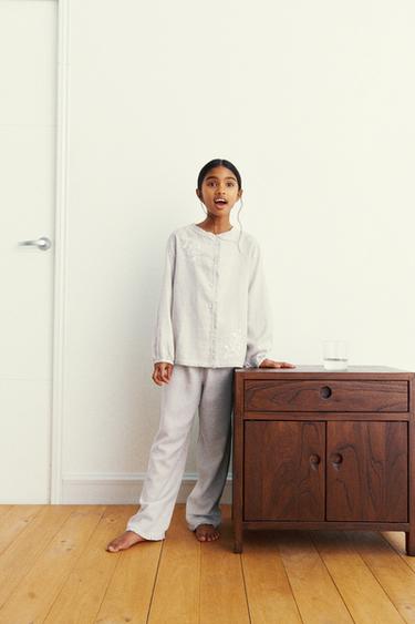 6-14 AÑOS/ PIJAMA FLORES BORDADAS - Gris vigoré de Zara